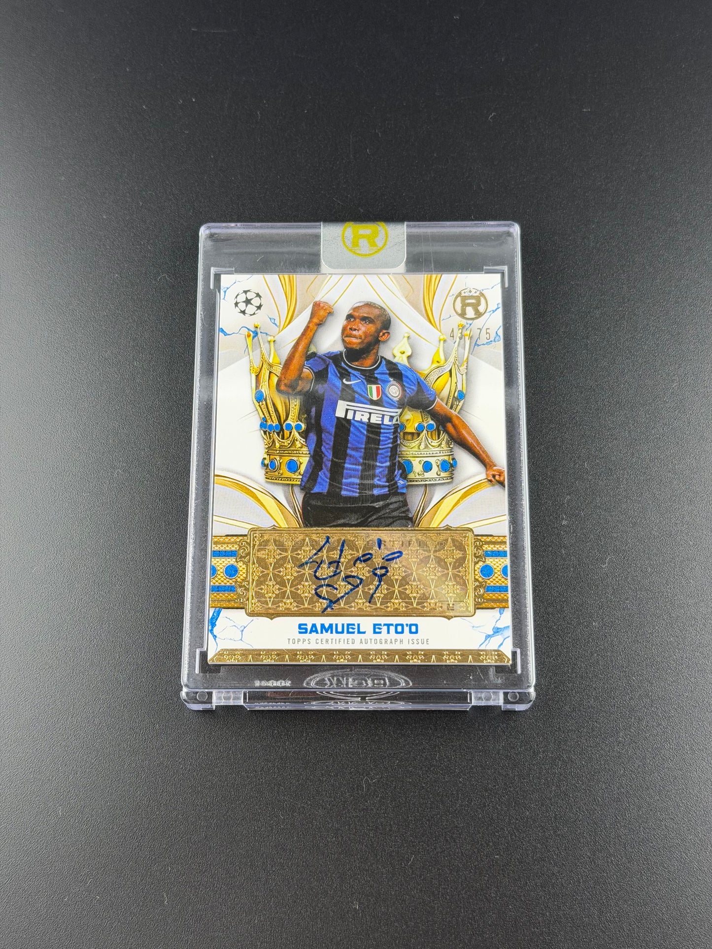 Samuel Eto’o – Topps Reverence UEFA Club Competitions 2024/25 – Crowned Legend Autograph – /75