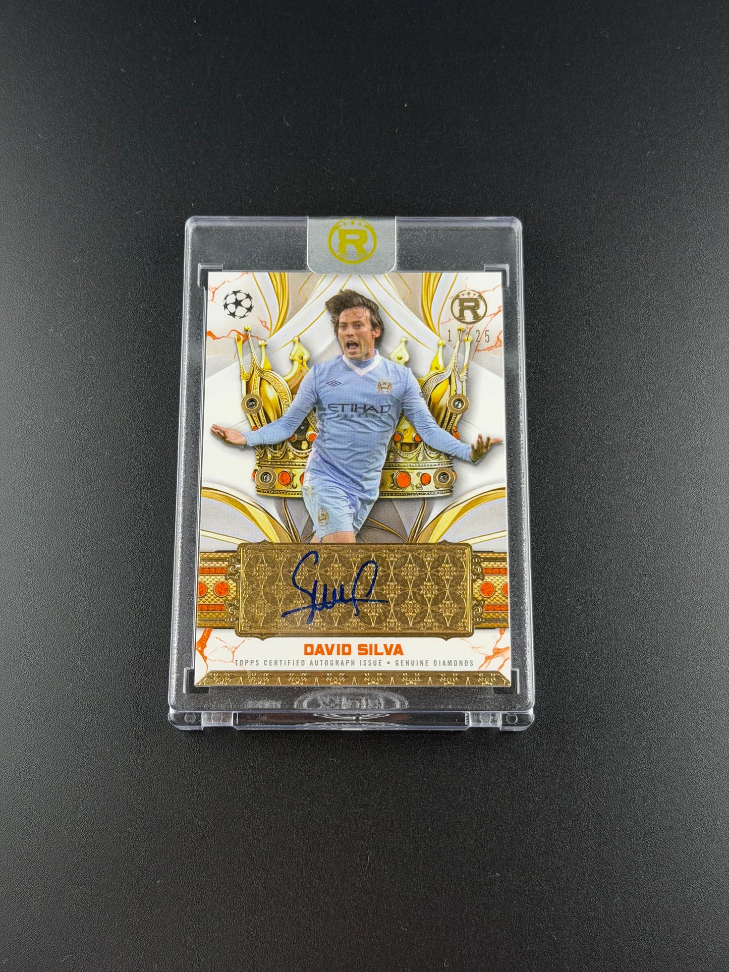 David Silva – Topps Reverence 2024/25 – Crowned Legend Jewel Autograph Relic – 17/25.